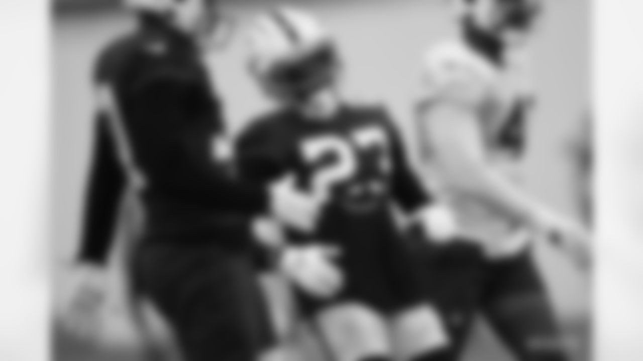 23 CB Kenny Moore II