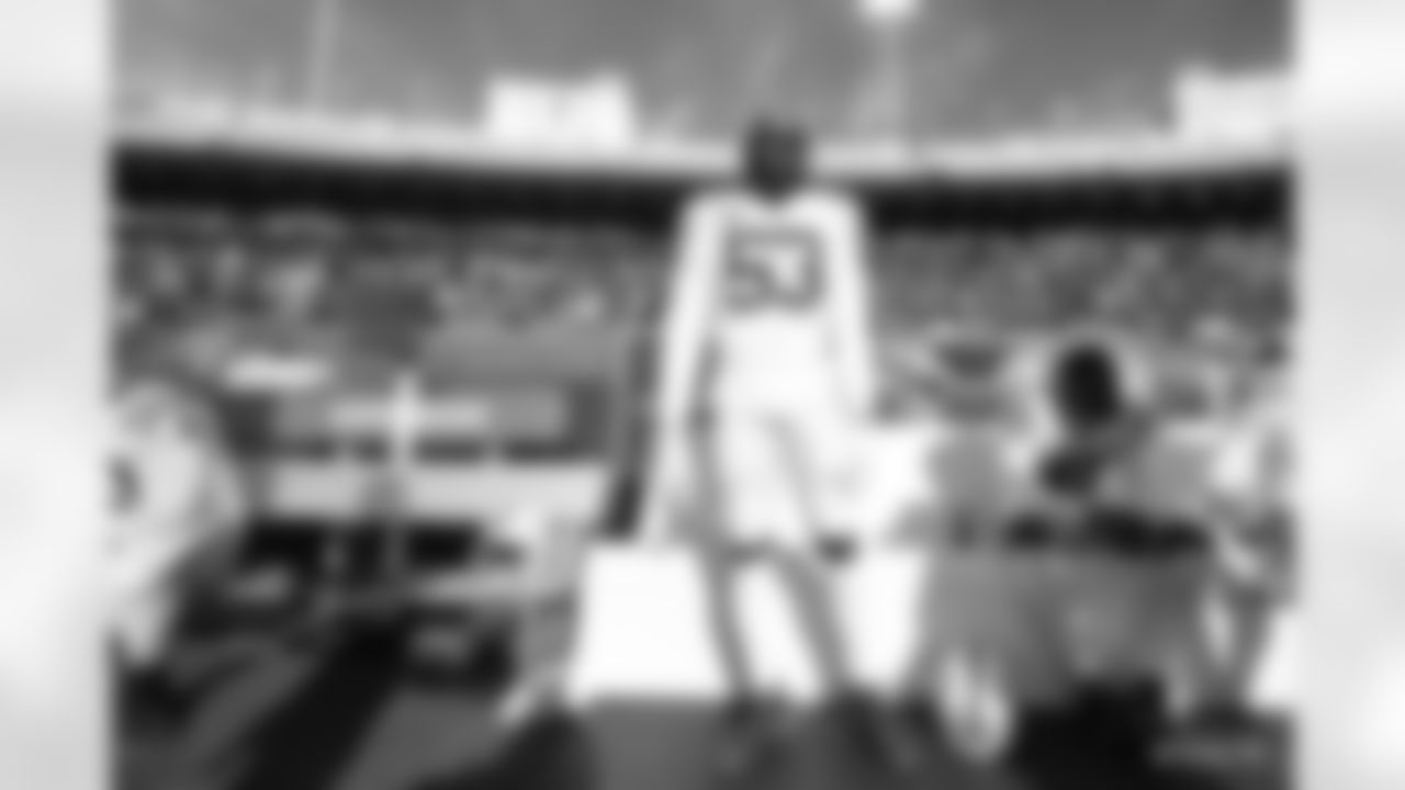 53 LB Darius Leonard