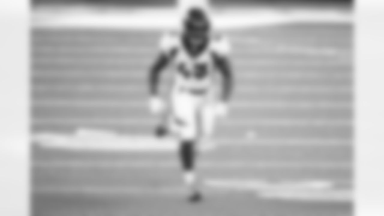 OLB Joe Jones