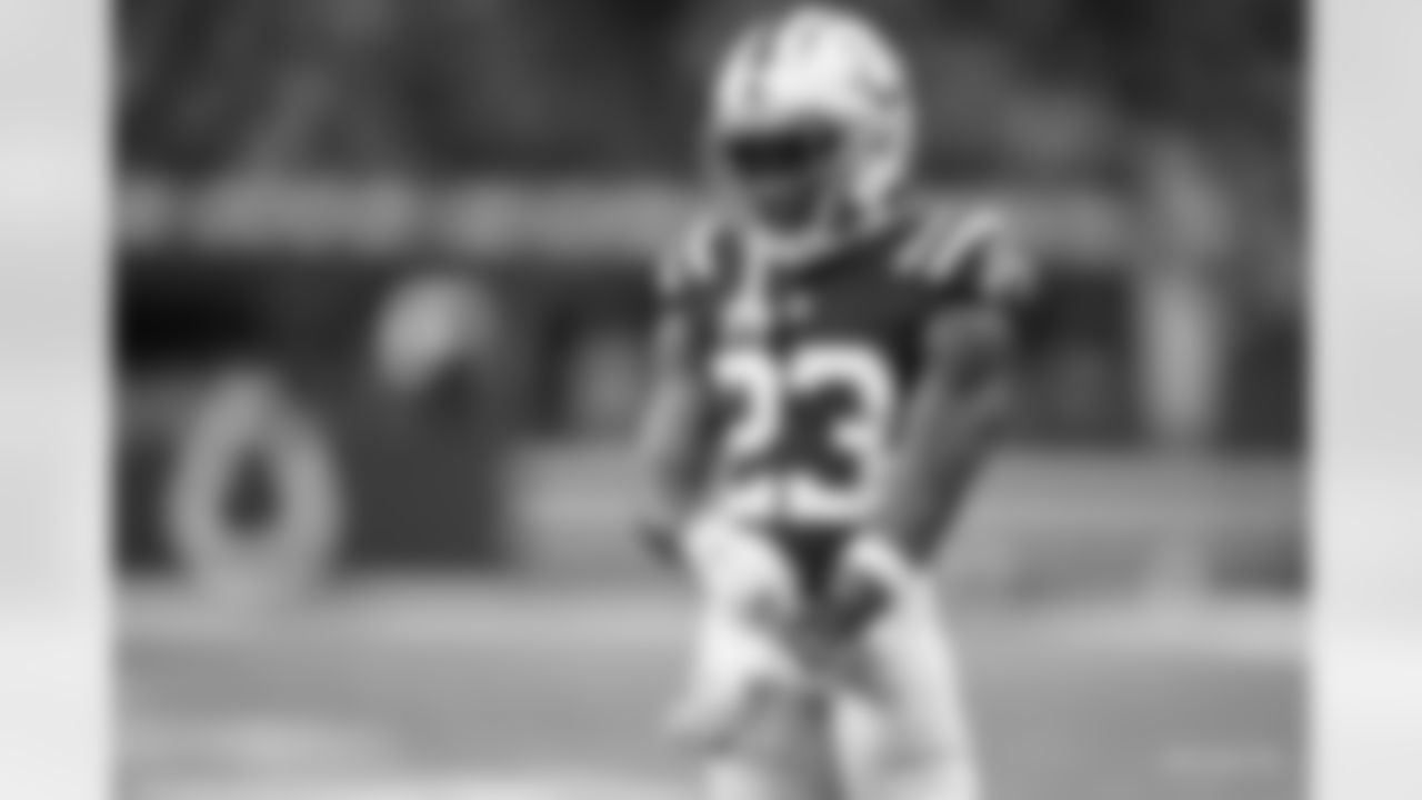 23 CB Kenny Moore II