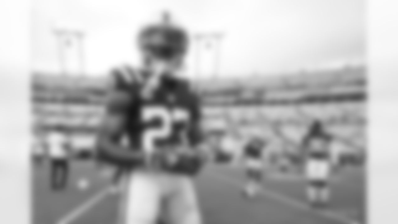 23 CB Kenny Moore II