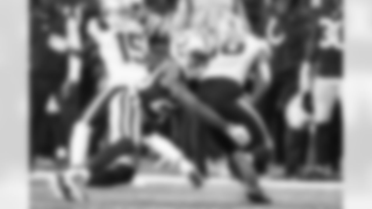 23 CB Kenny Moore II