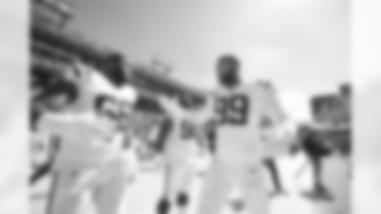 66 DT Chris Williams, #99 DT DeForest Buckner