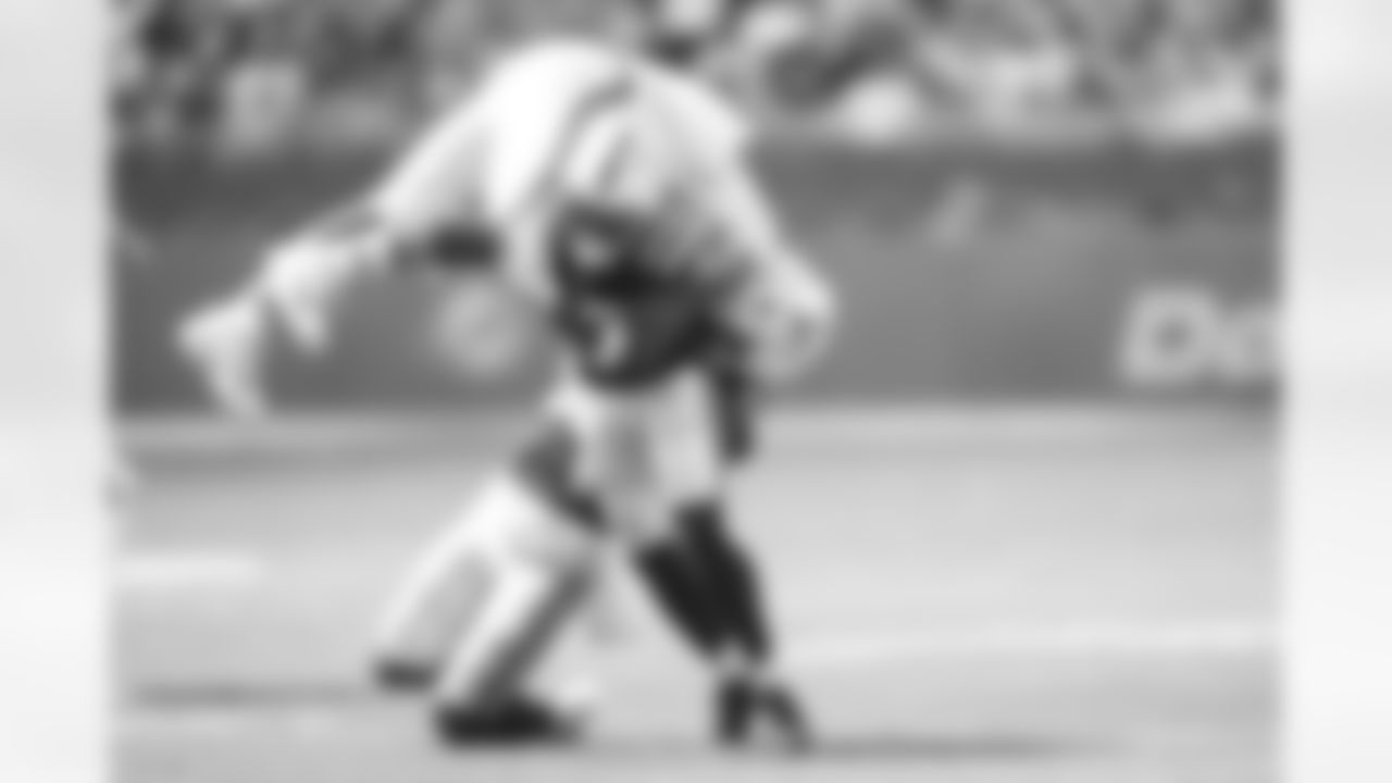23 CB Kenny Moore II