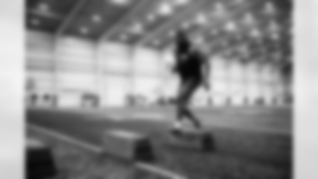 Players workout during Phase I of offseason workouts.
45 LB E.J. Speed,