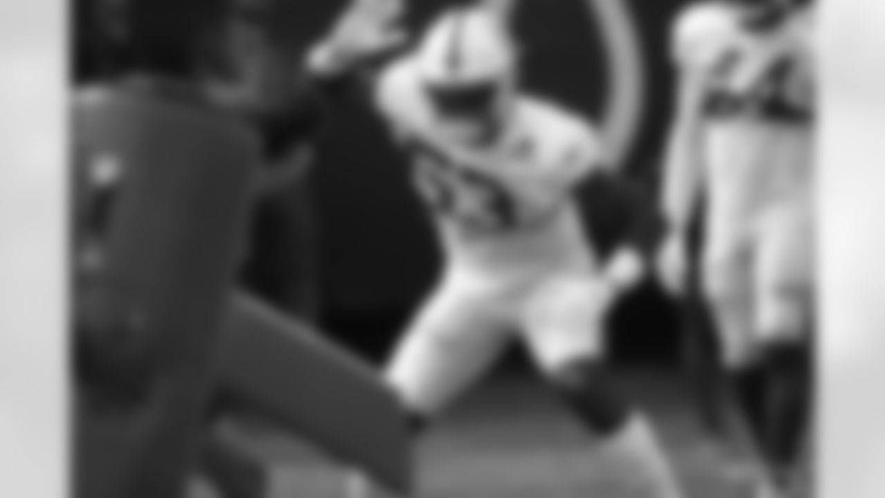 53 LB Darius Leonard