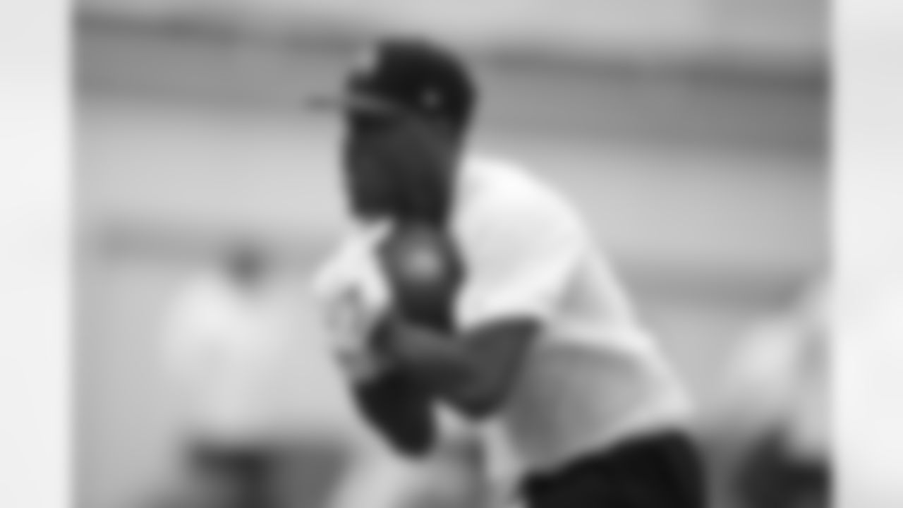 86 WR Vyncint Smith
Players train during Phase II of offseason workouts.