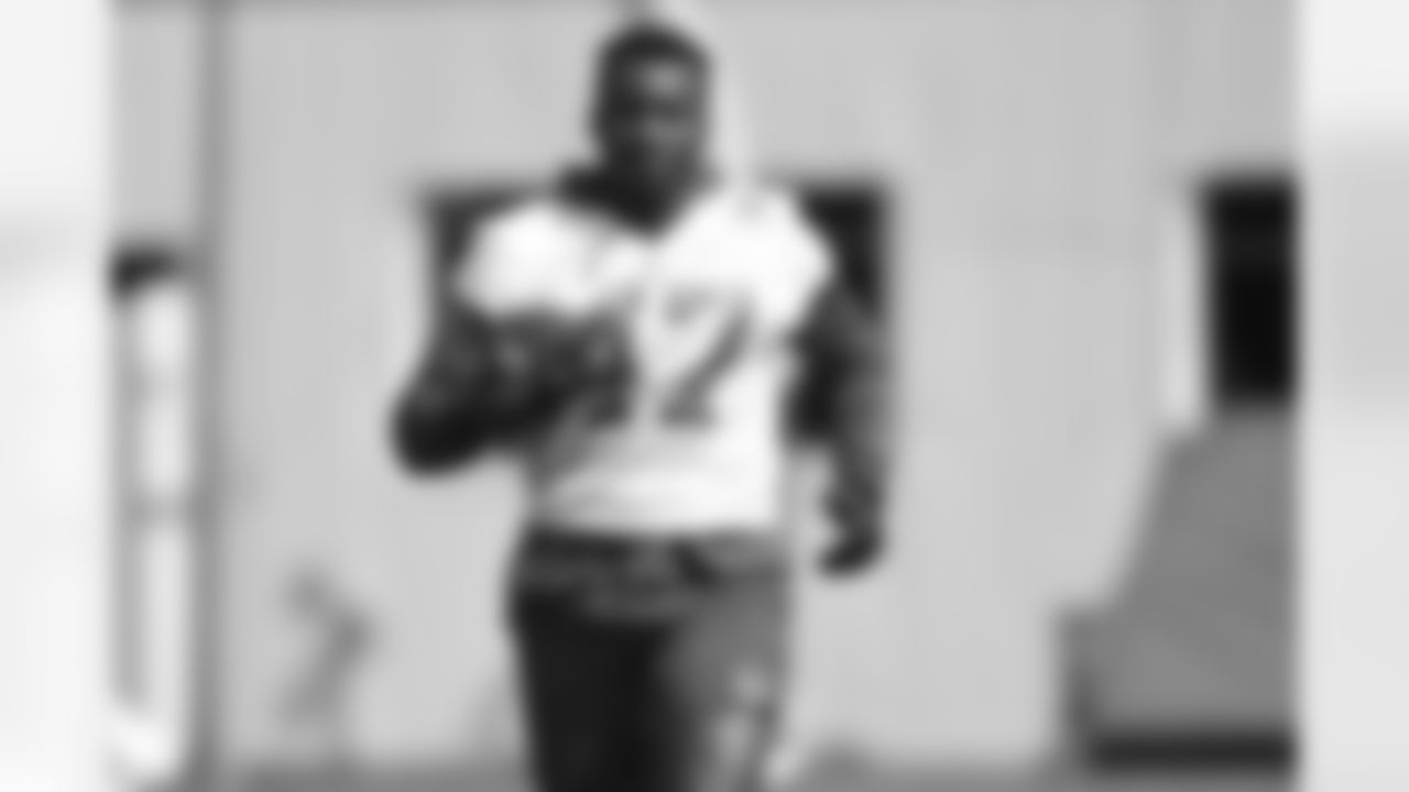 TE Jordan Thomas, 6-5, 277
