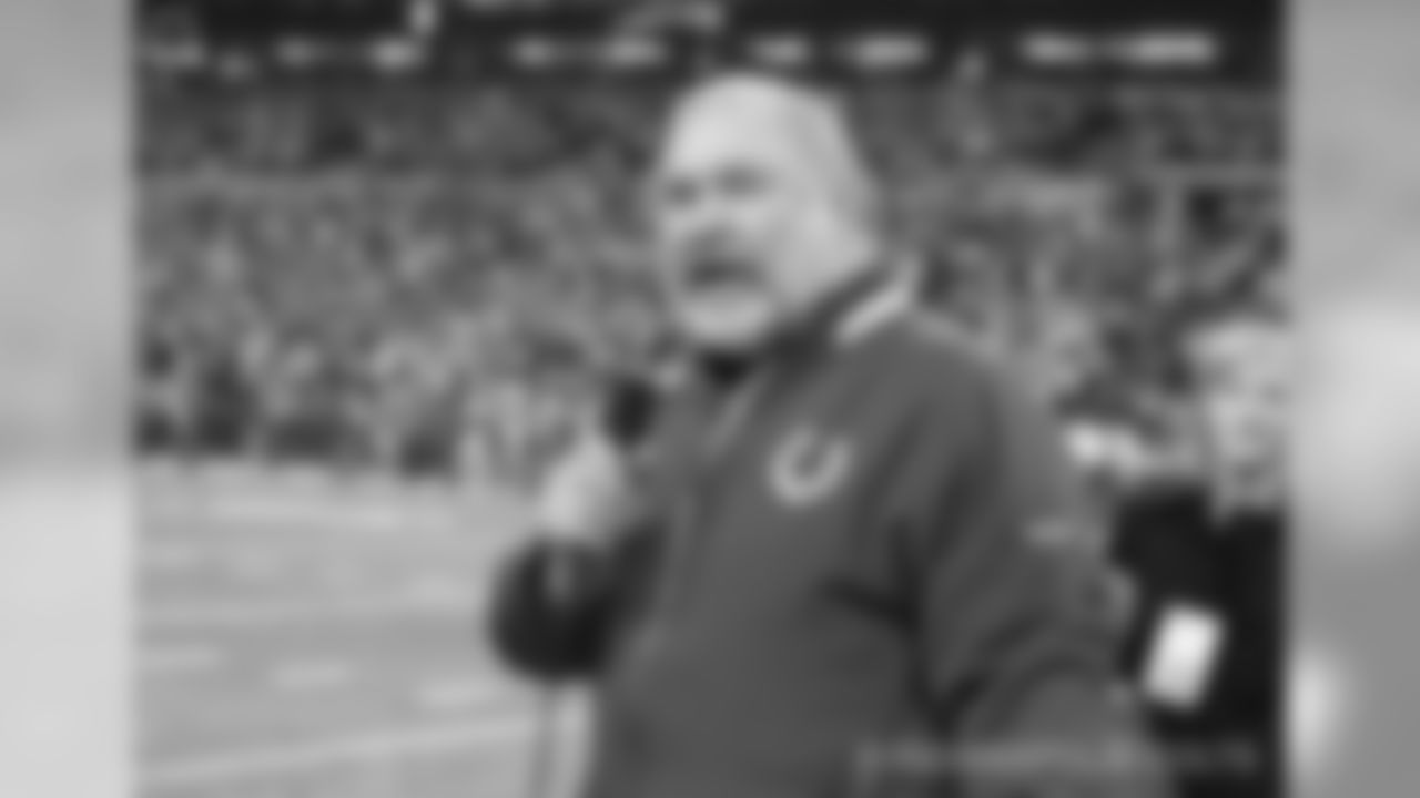 Howard Mudd has over 40 years of NFL experience as a coach and player and he re-joins Indianapolis after serving as the Colts offensive line coach for 12 seasons (1998-2009).