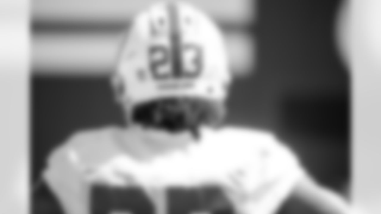 23 CB Kenny Moore II