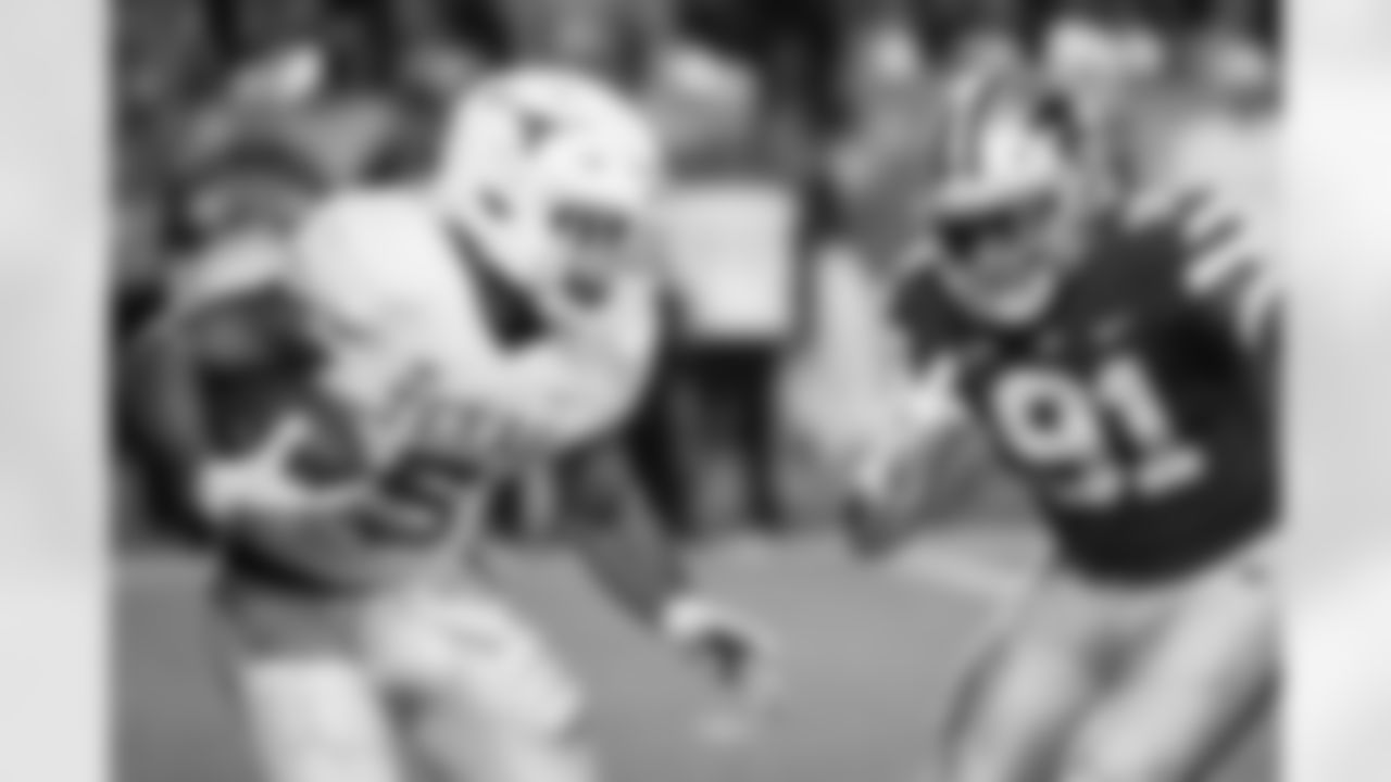 FILE - Texas running back Bijan Robinson (5) is pursued by Kansas State defensive end Felix Anudike-Uzomah (91) during the second half of an NCAA college football game on Nov. 5, 2022, in Manhattan, Kan. In an age of "opt-outs" in college football, the best NFL prospects for Alabama and Kansas State are opting in at the Sugar Bowl, on Saturday, Dec. 30, 2022, including Anudike-Uzomah. (AP Photo/Reed Hoffmann, File)