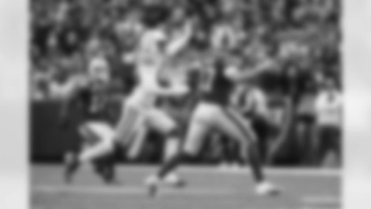 53 LB Darius Leonard