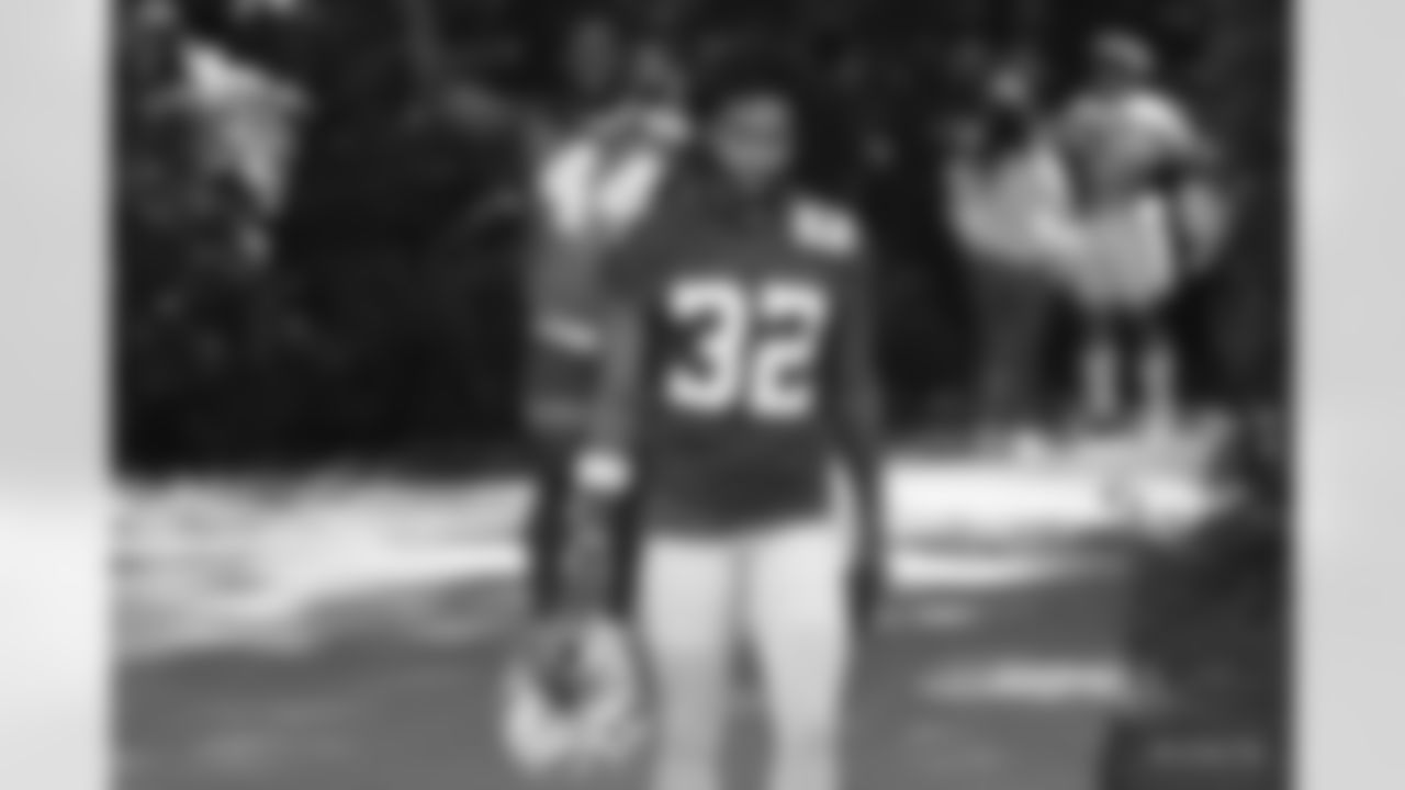 32 S Julian Blackmon