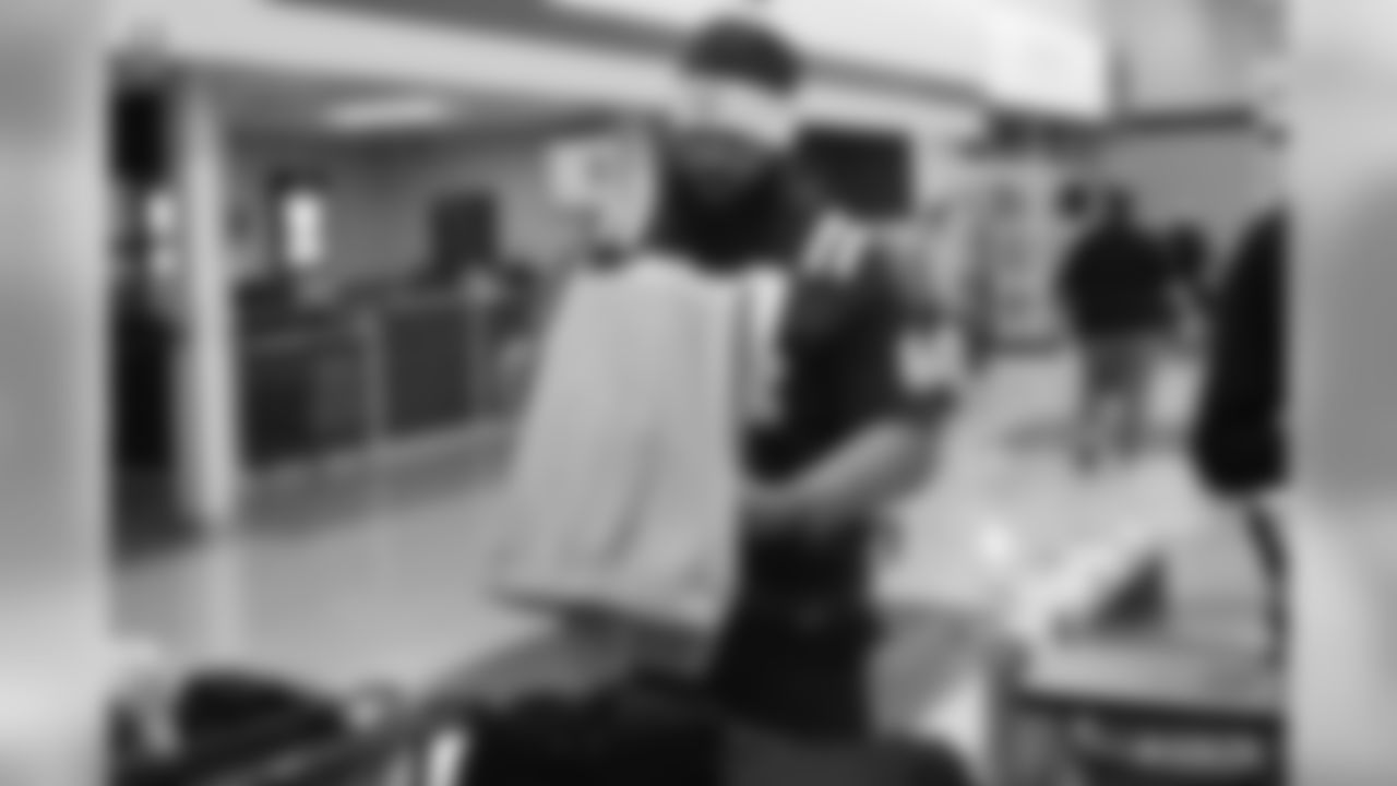 2019_1209_ShopWithColt_0423