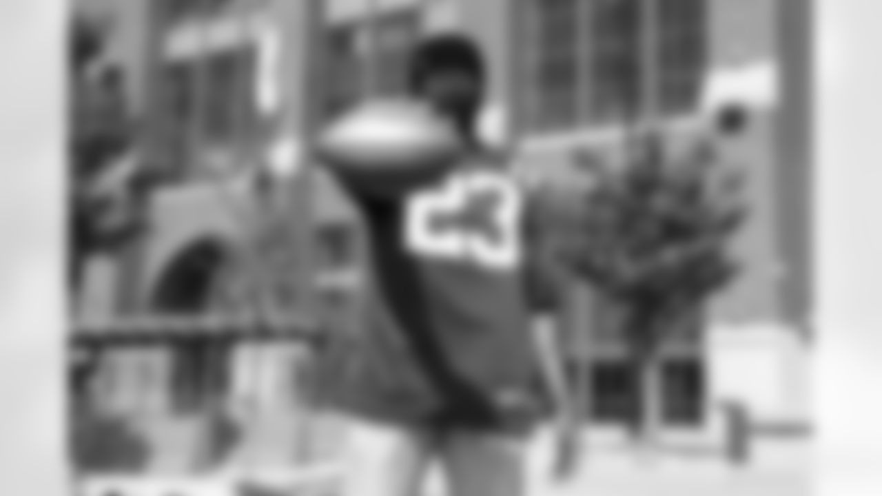 23 CB Kenny Moore II