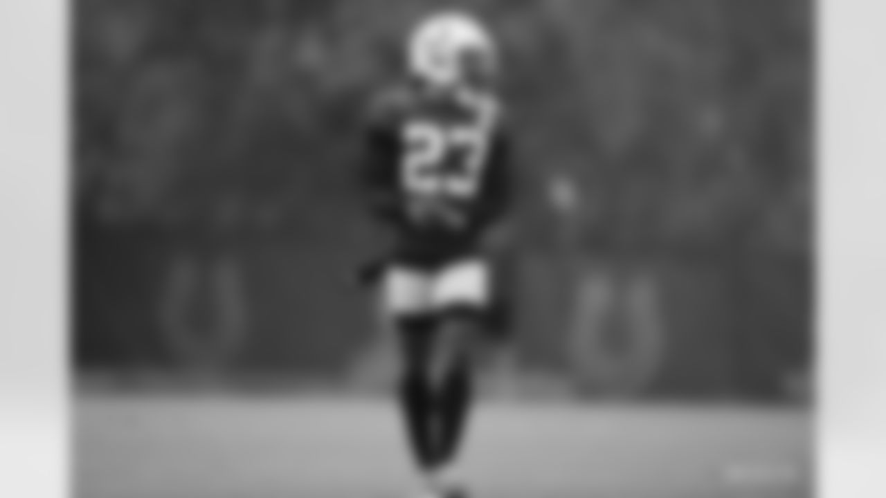 23 CB Kenny Moore II
