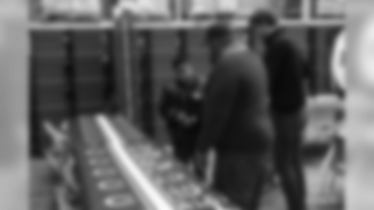 2019_1209_ShopWithColt_0442
