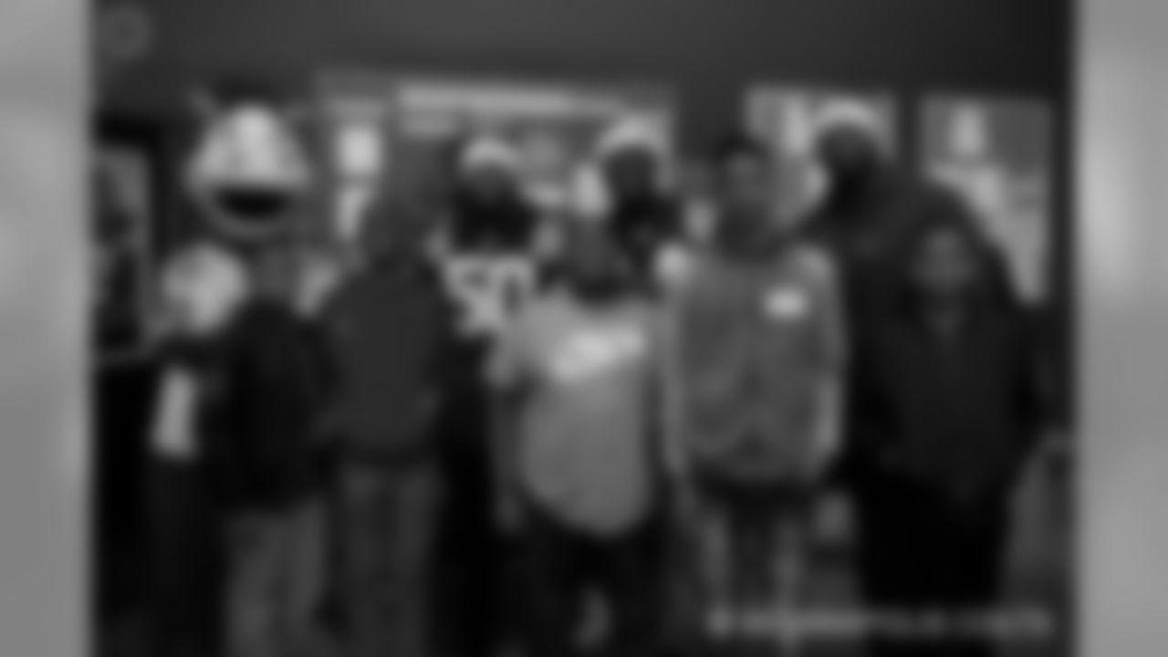 2018_1210_ShopWithAColt0159