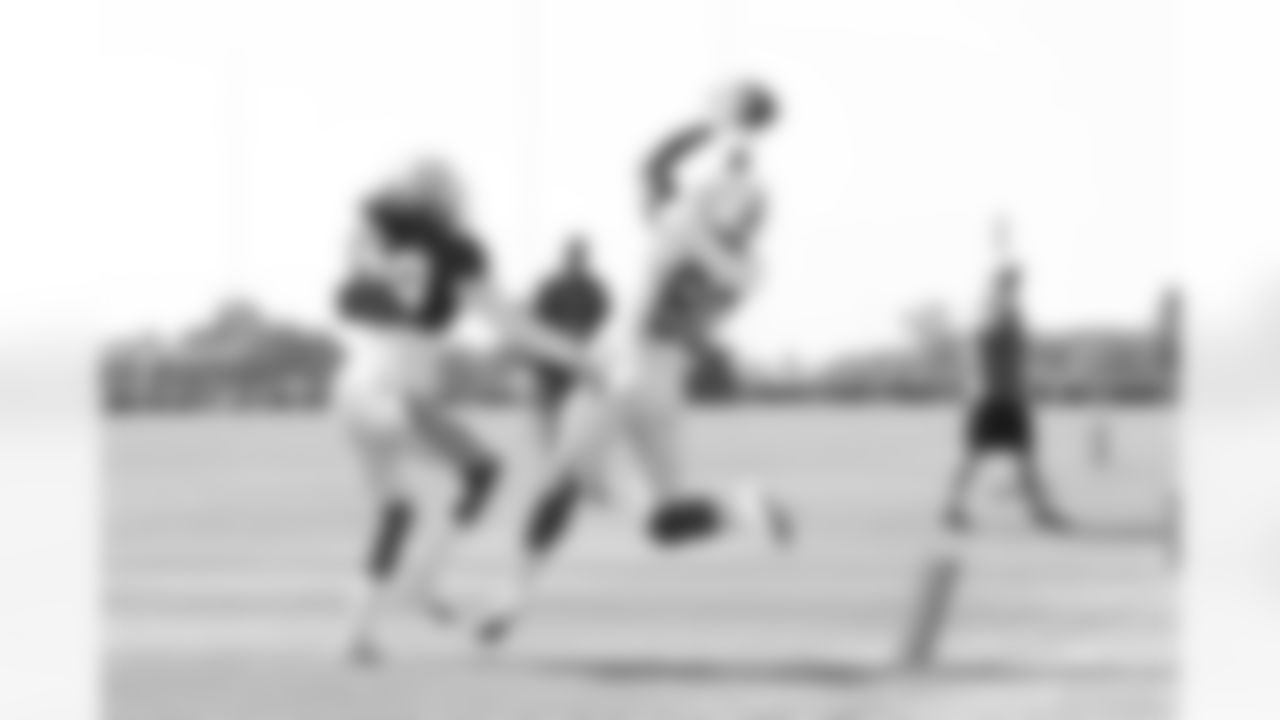 39 CB Marvell Tell III, #80 WR Gary Jennings
