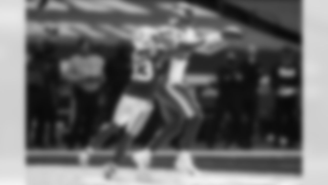 23 CB Kenny Moore II