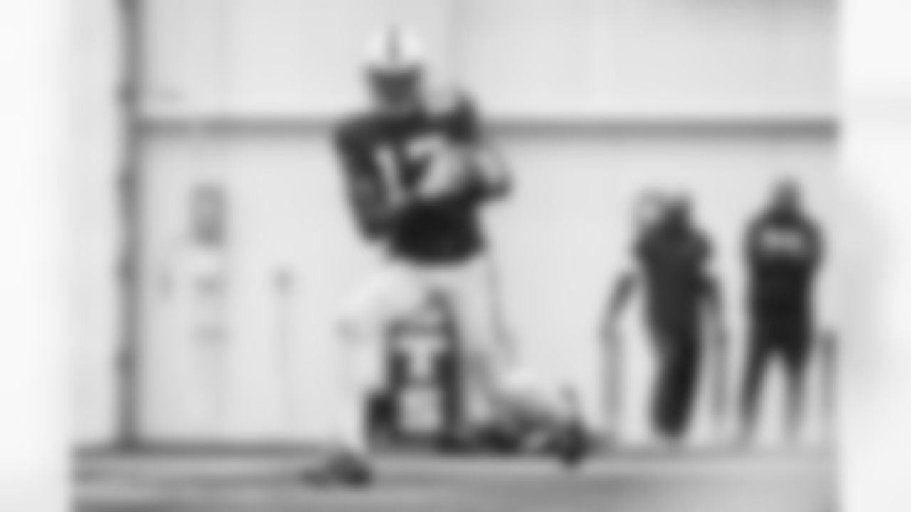 17 WR Mike Strachan