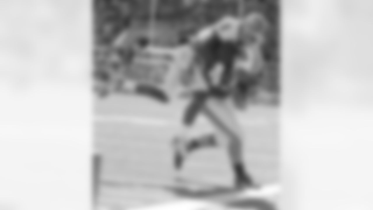 21
Davis, Vontae
CB
5-11
207
27
7
Illinois