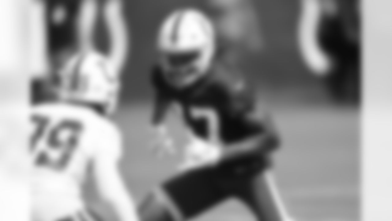 17 WR Mike Strachan
2023 Colts Training Camp - Grand Park