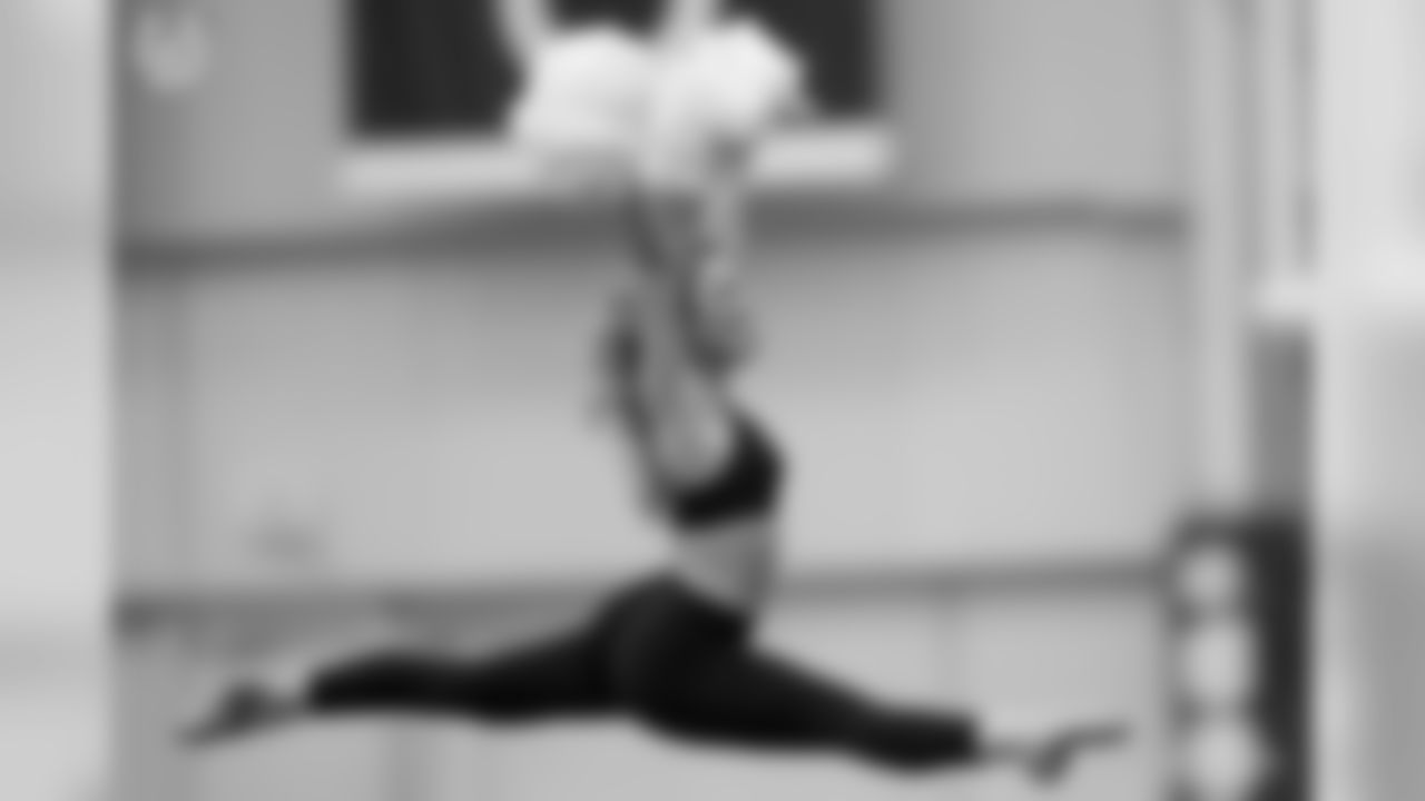 A behind the scenes look at the 2019 cheer finalists during last nights dance practice.