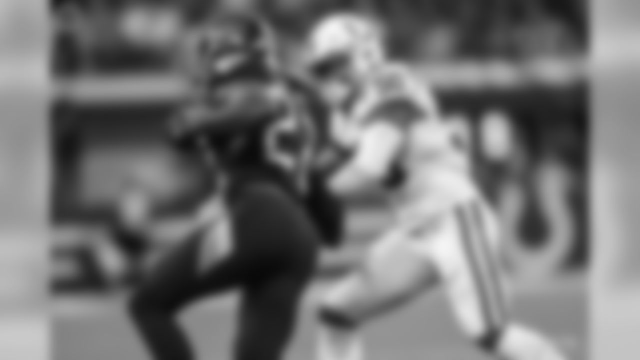 50 middle linebacker Anthony Walker