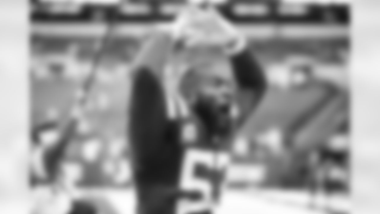 53 LB Darius Leonard