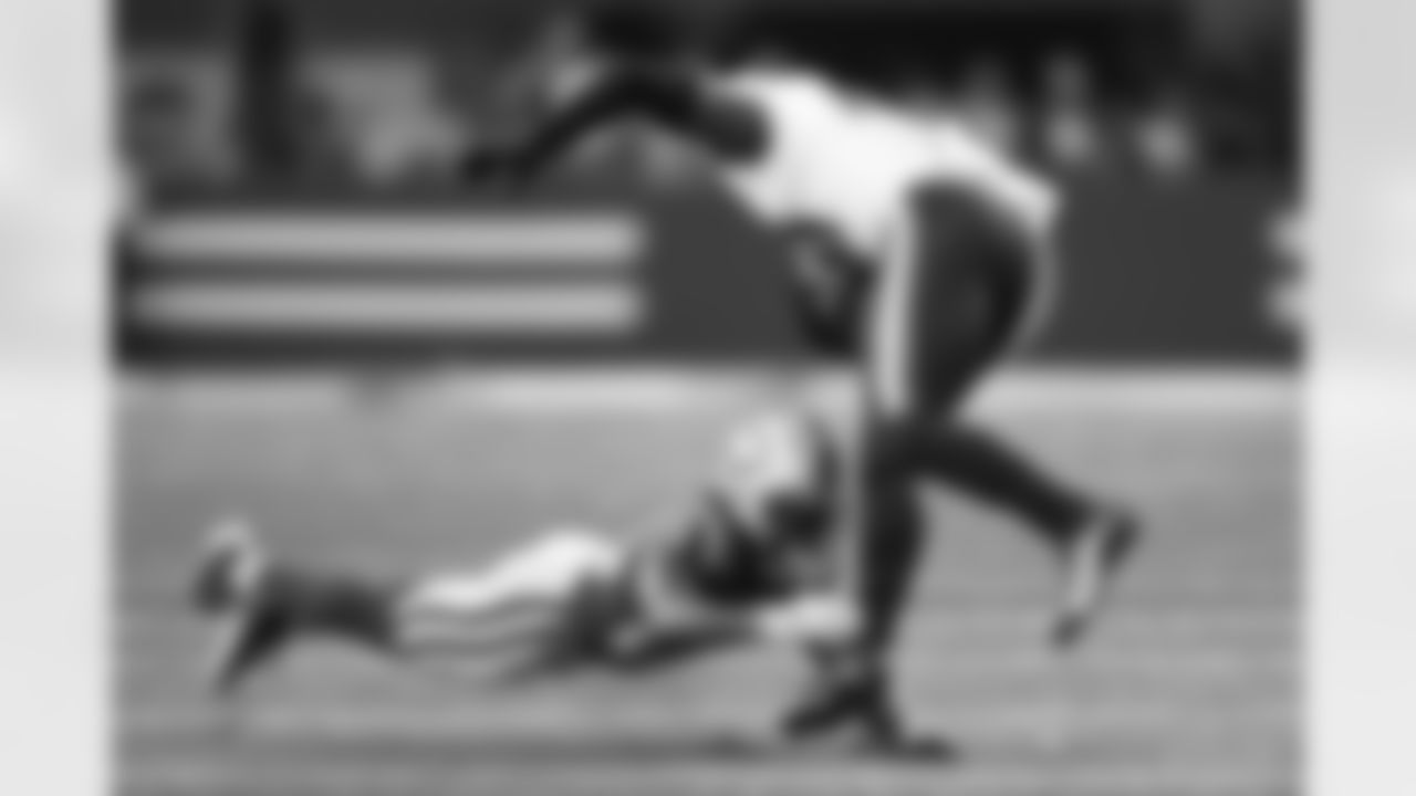 23 CB Kenny Moore II