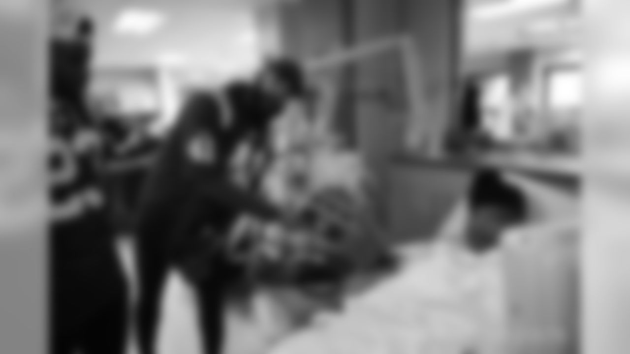 2018_1112_ CM_VAHospitalVisit0120