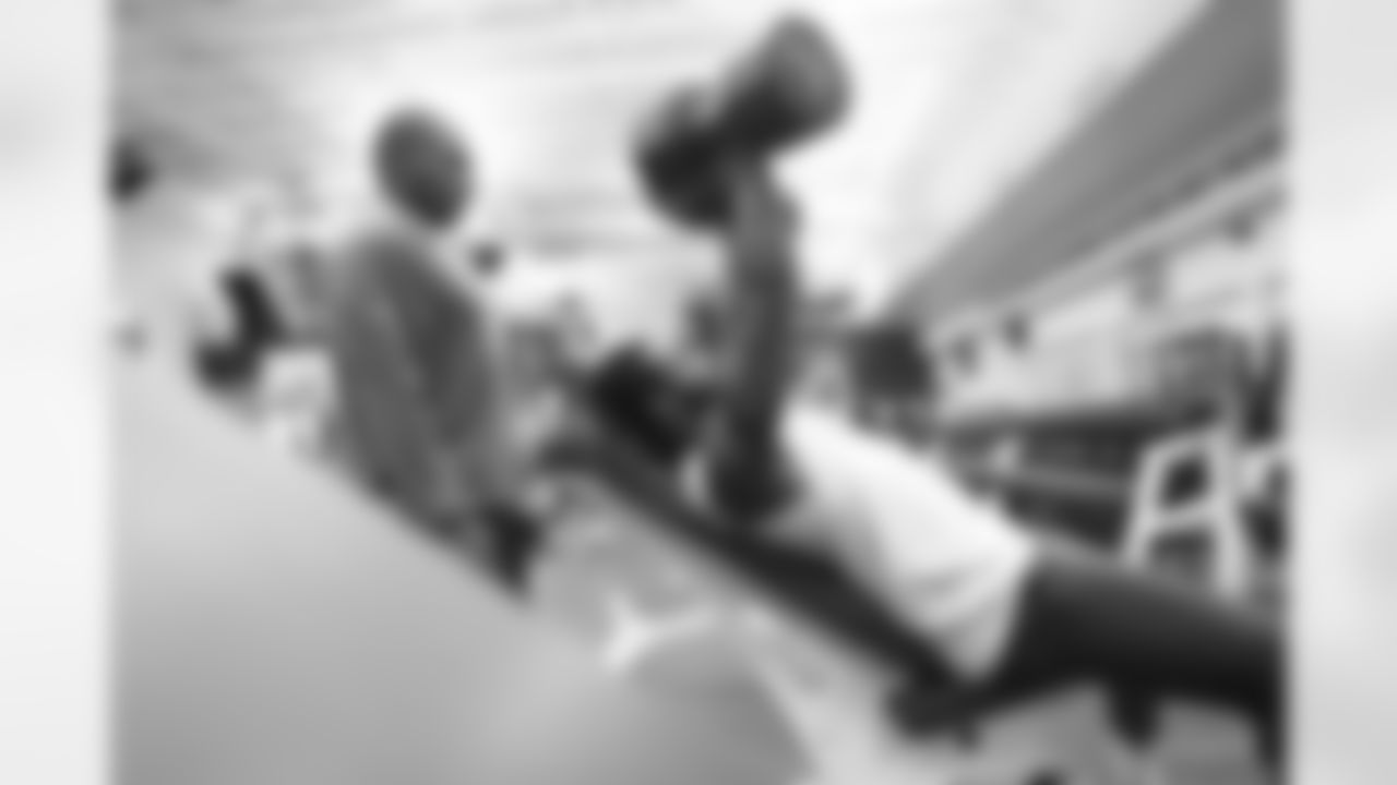 59 LB Ifeadi Odenigbo, Richard Howell Head Strength and Conditioning