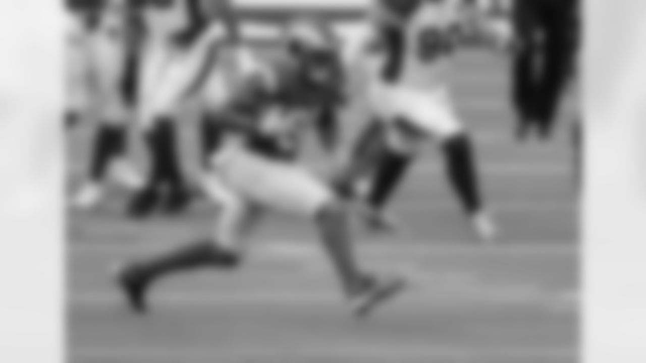 TE Gerald Everett