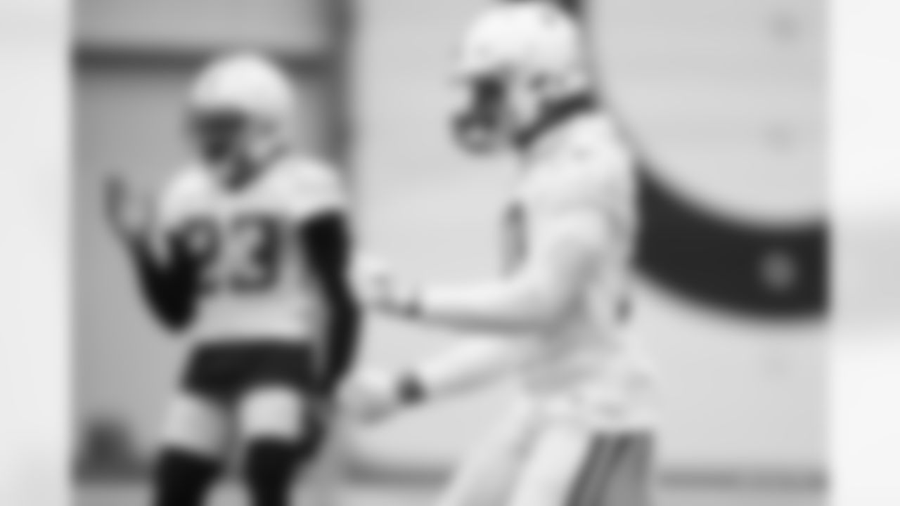 53 LB Darius Leonard