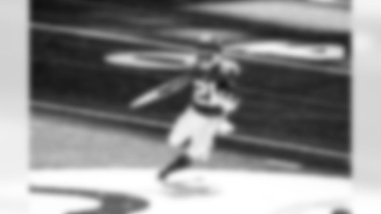 21 RB Nyheim Hines