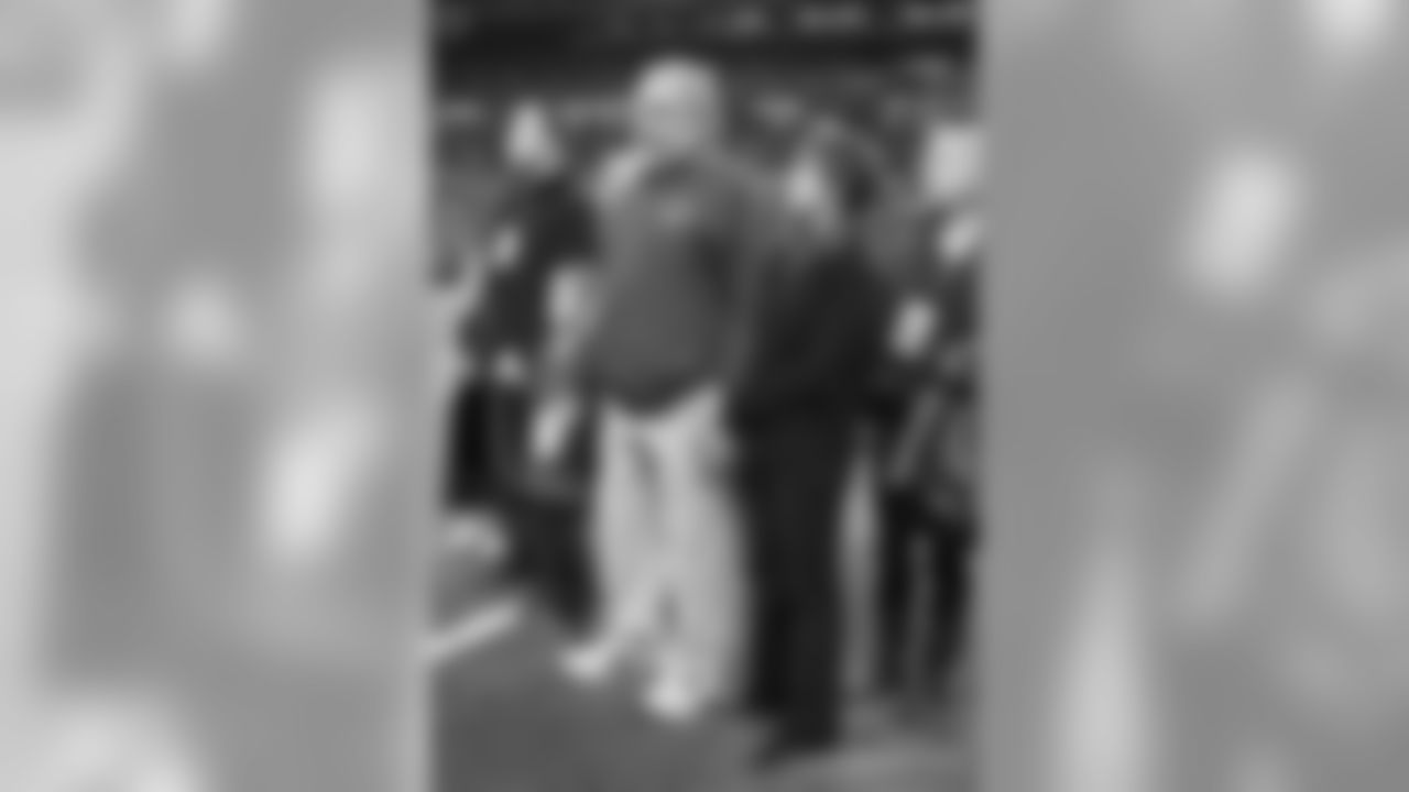 Howard Mudd has over 40 years of NFL experience as a coach and player and he re-joins Indianapolis after serving as the Colts offensive line coach for 12 seasons (1998-2009).