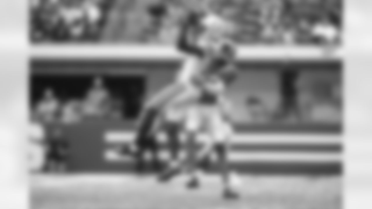 17 WR Mike Strachan