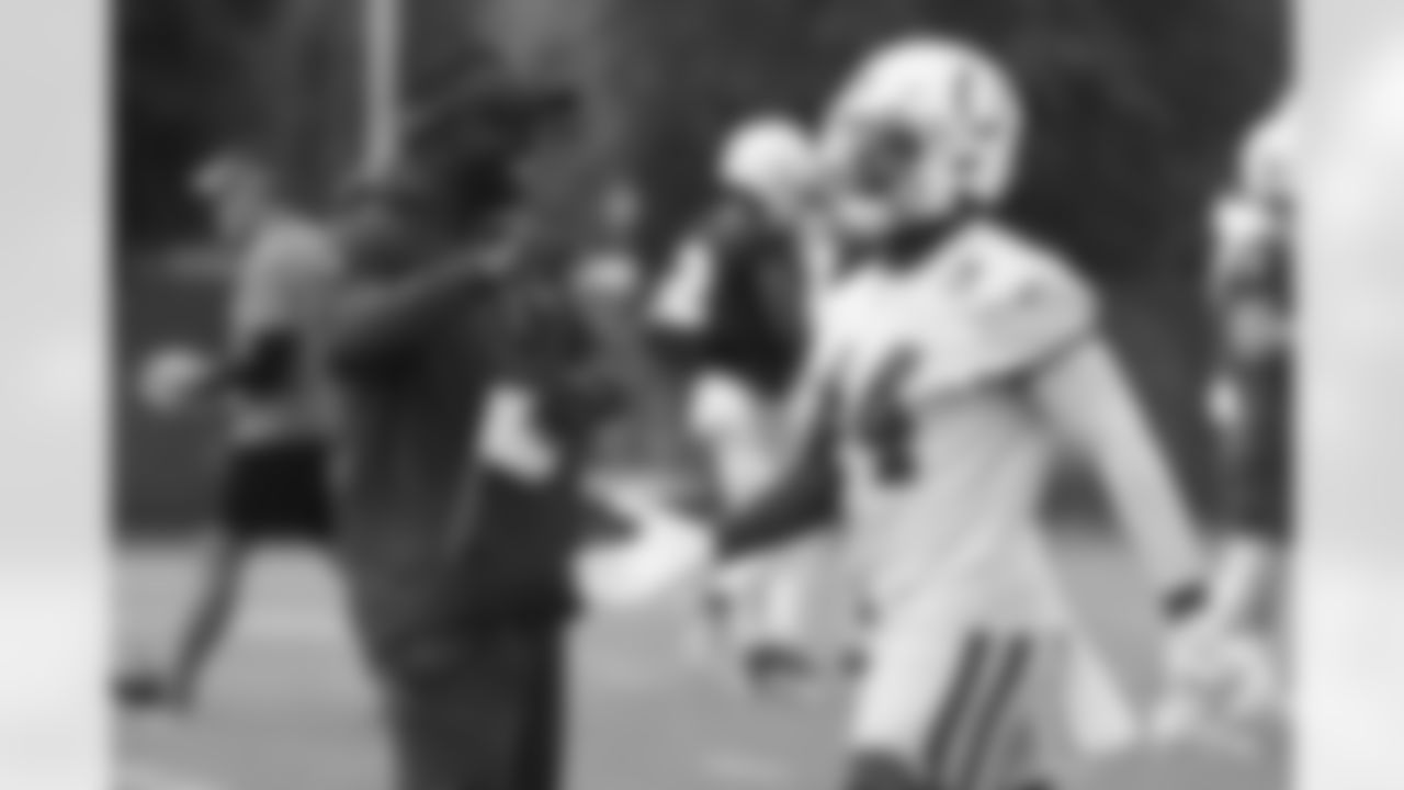 Scottie Montgomery Running Backs, #44 LB Zaire Franklin