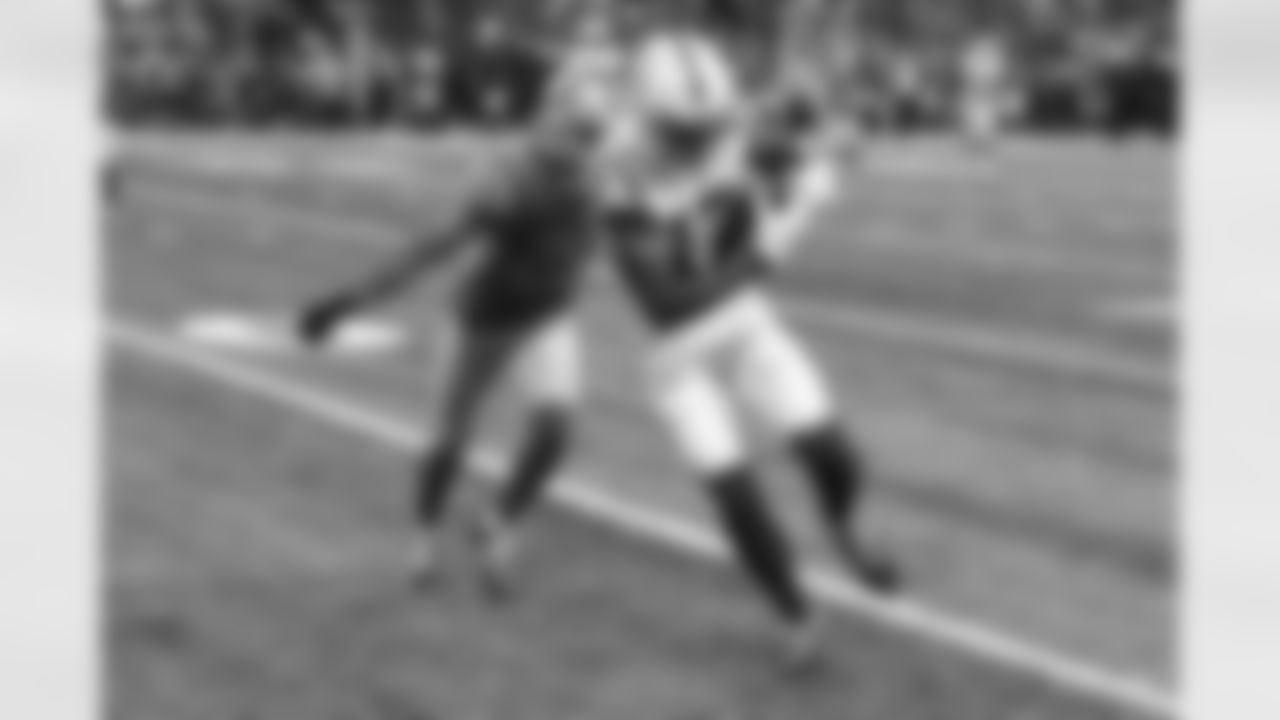 17 WR Mike Strachan