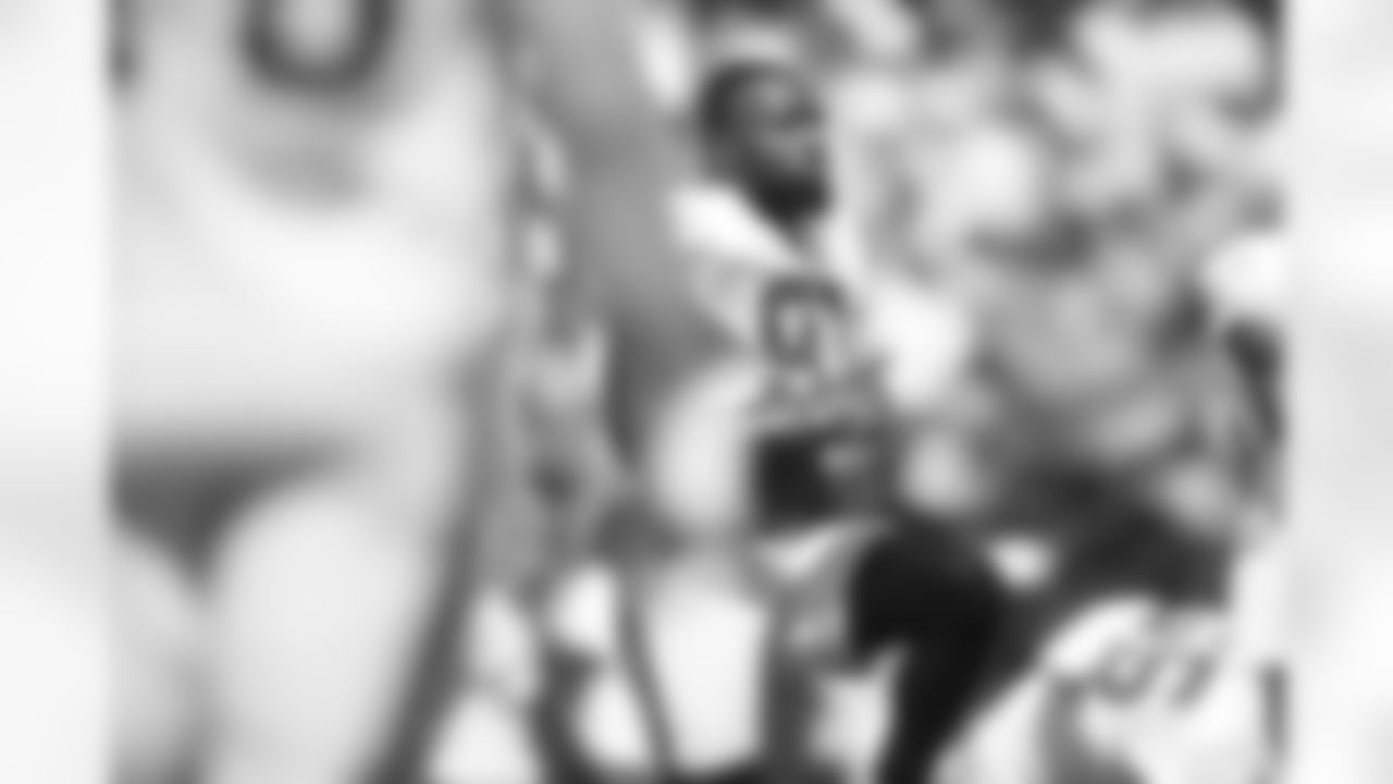 91 DE Yannick Ngakoue