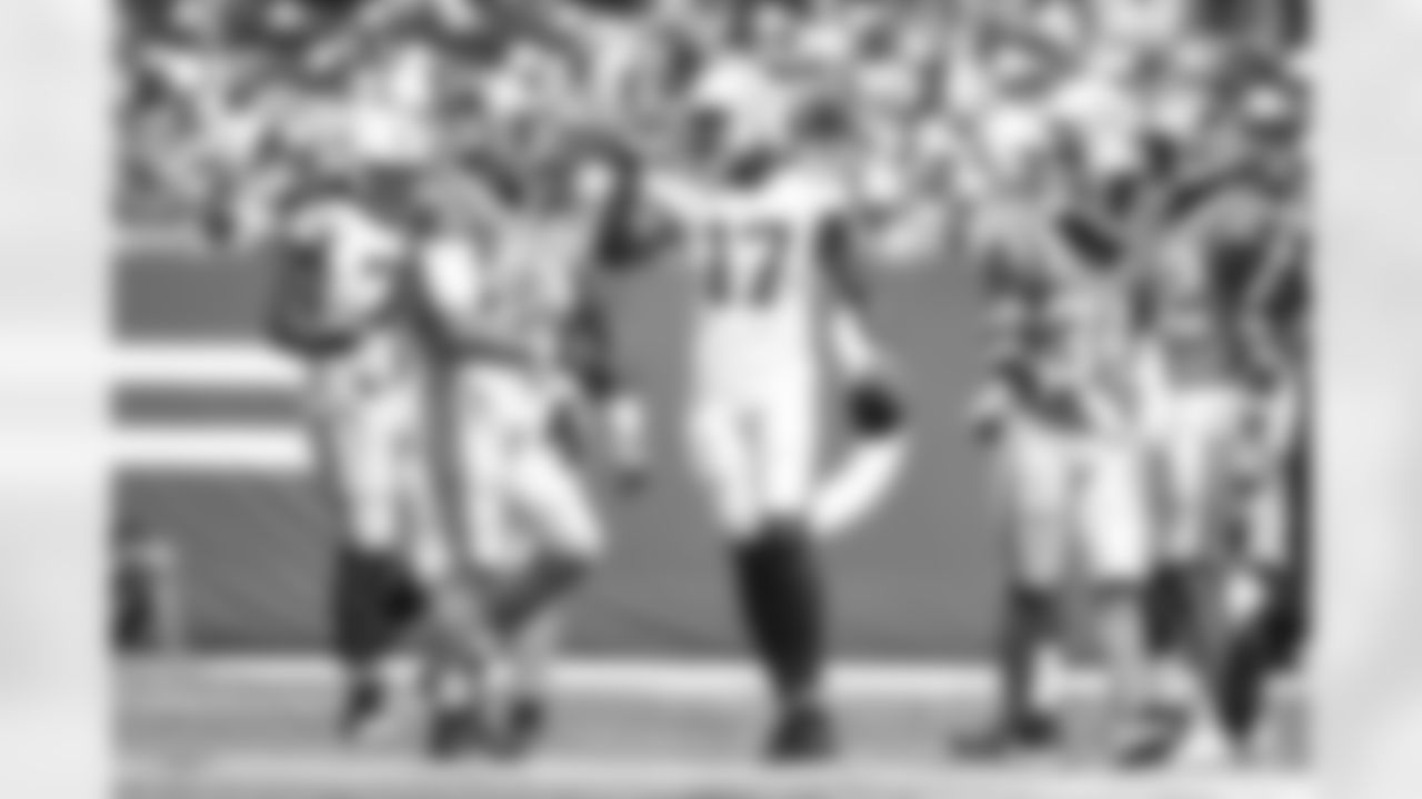 17 WR Mike Strachan