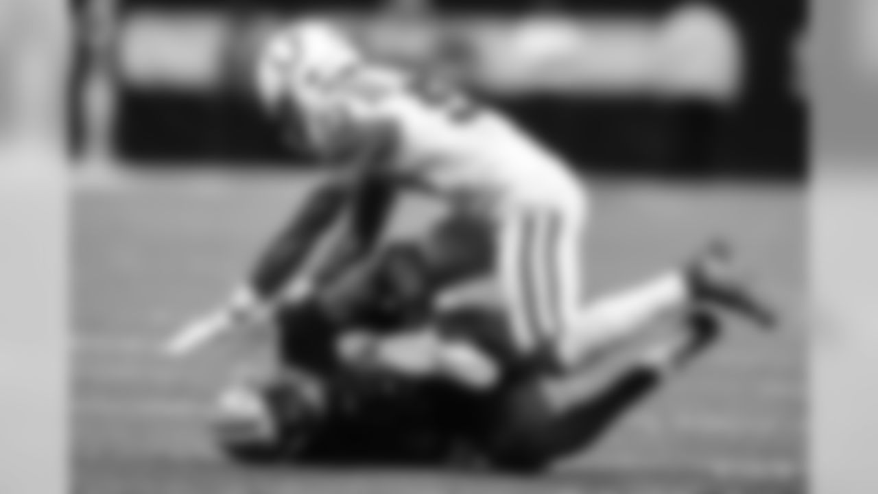 53 linebacker Darius Leonard