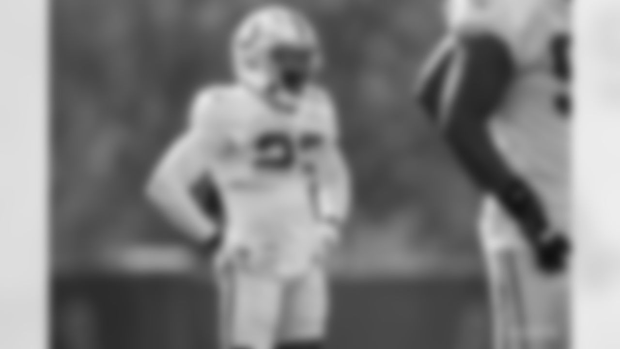 23 CB Kenny Moore II