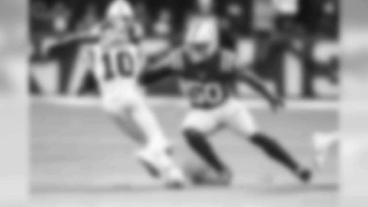 50 middle linebacker Anthony Walker