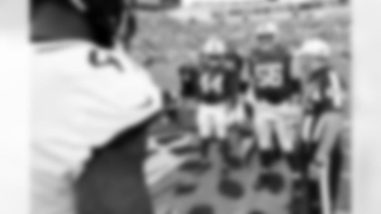 44 LB Zaire Franklin, #56 C/G Quenton Nelson