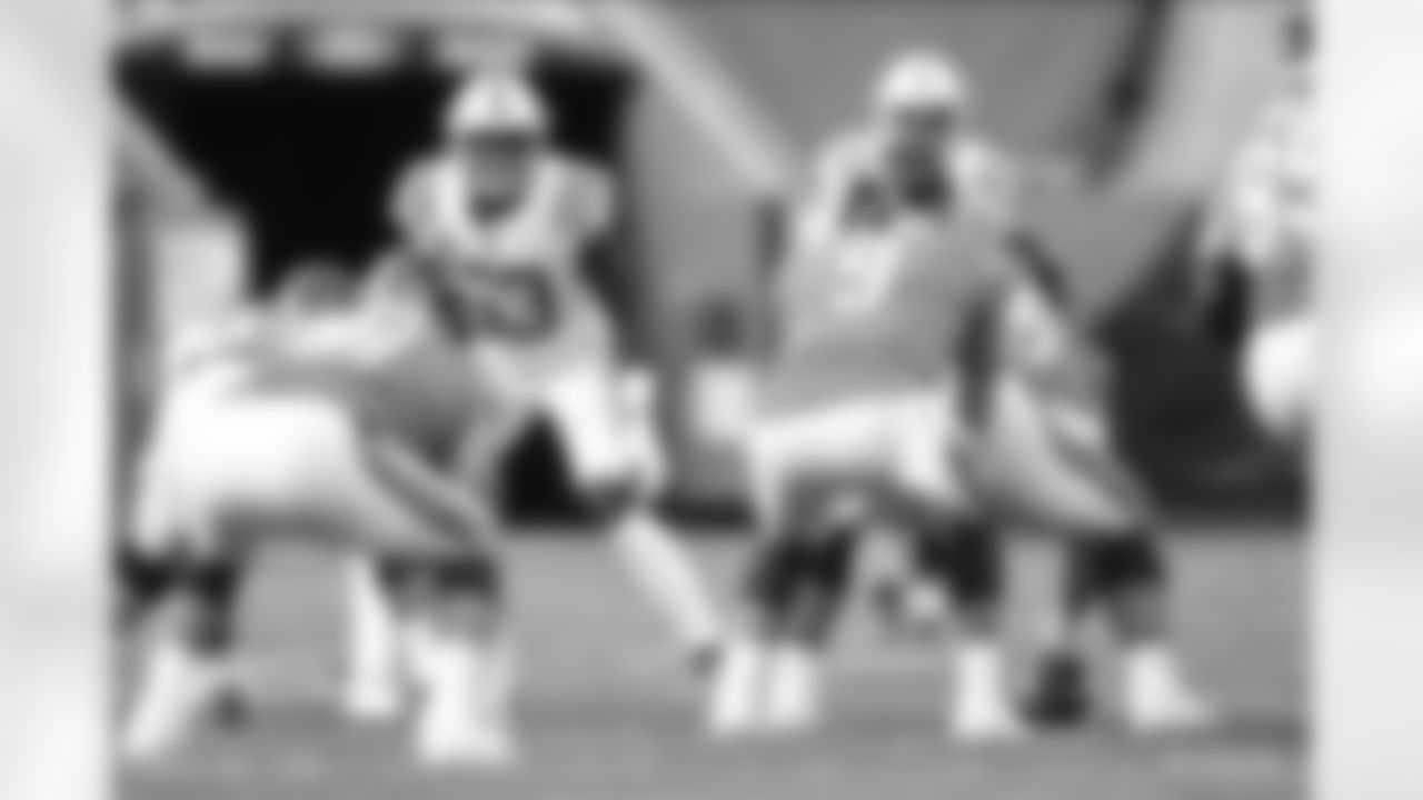 53 LB Darius Leonard
