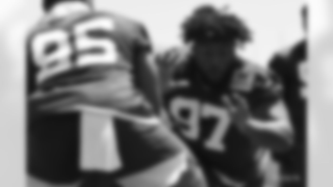 97 DT Curtis Brooks