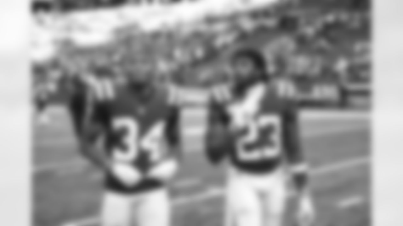 34 CB Isaiah Rodgers Sr., #23 CB Kenny Moore II