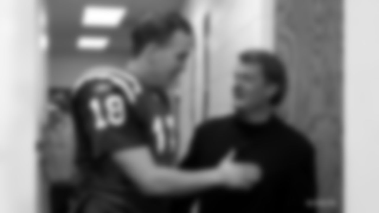 2003_Manning_Peyton_029_Larson